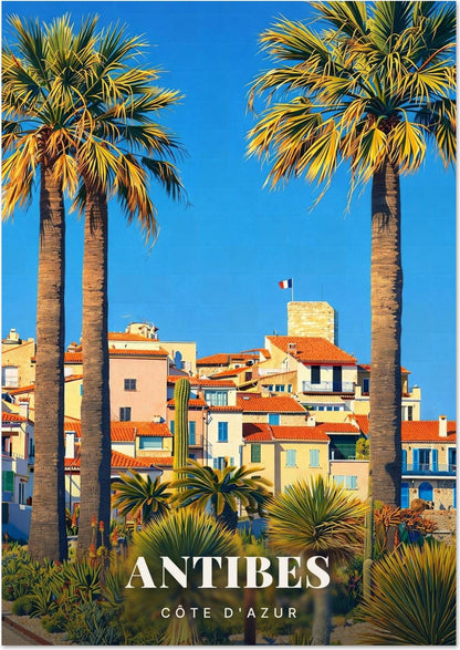 Antibes — Vieille Ville et Tour du Château sous les Grands Palmiers de la Côte d'Azur