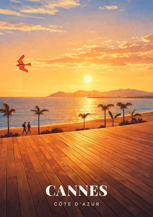 Cannes — Coucher de Soleil Doré sur la Baie depuis le Ponton de Bois