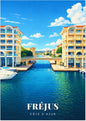 Fréjus — Port de Plaisance et Immeubles Néo-Provençaux le long du Canal sous le Ciel de la Côte d'Azur