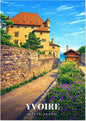 Yvoire — Le Château Médiéval et la Ruelle Fleurie de Géraniums Violets descendant vers le Lac Léman